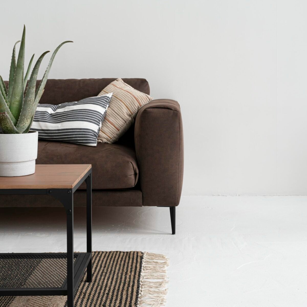 empty-modern-room-with-furniture